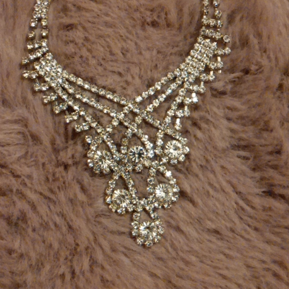 Fashion jewelry beautiful piece brand new